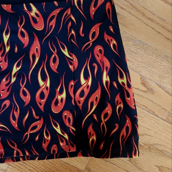 Flame Patterned Mini Skirt - Picture 3 of 4